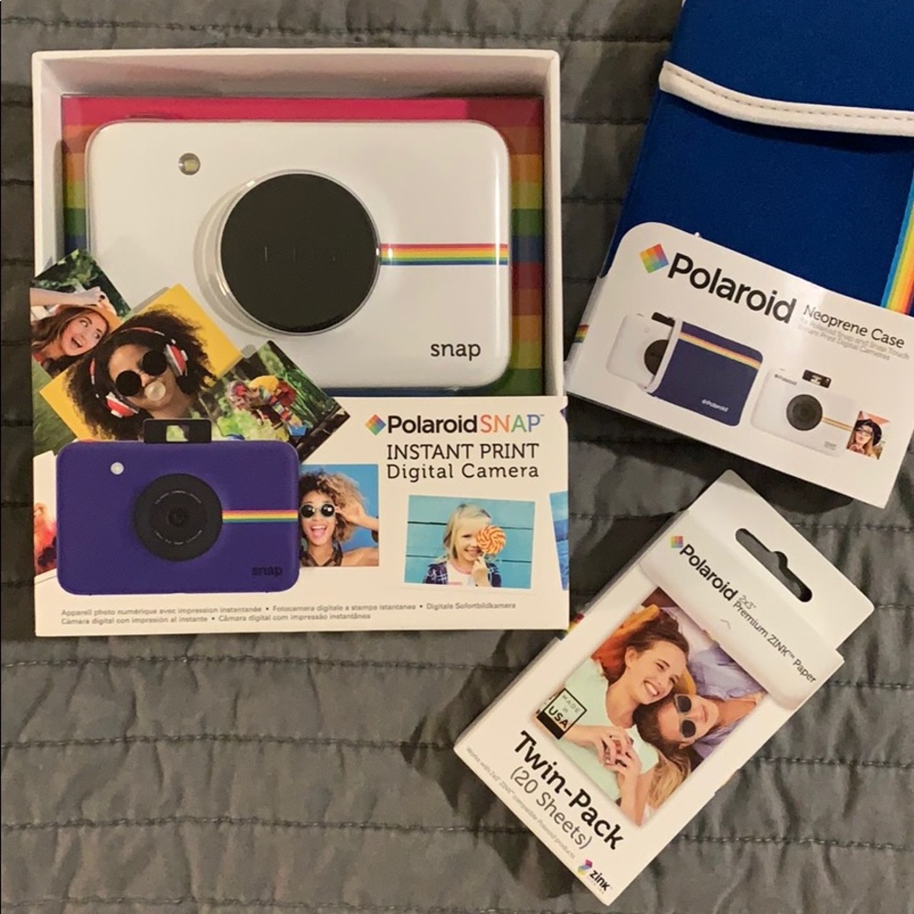 Polaroid Snap instant camera + case & film bundle